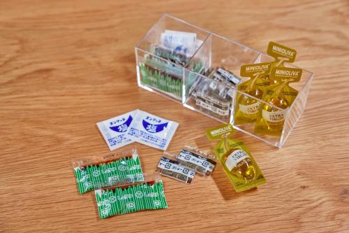 a table topped with a box filled with different types of chips at サウナ・ジャグジー・完全貸し切りという贅沢　大人の秘密基地　Tiny Cabin TATEGU#02 in Miyota