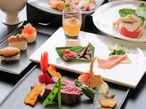 Makanan di atau berdekatan hotel