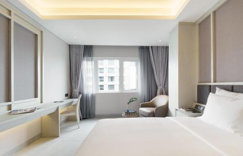 En eller flere senge i et værelse på M City Hotel Saigon