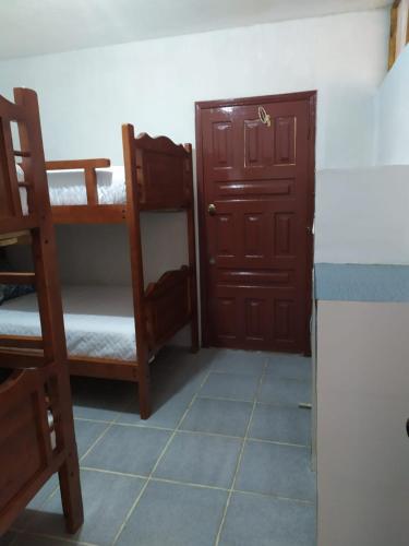 EN BAÑOS, HERMOSO y ACOGEDOR DEPARTAMENTO UBICADO EN PLENO CENTRO DE LA CIUDADにあるベッド