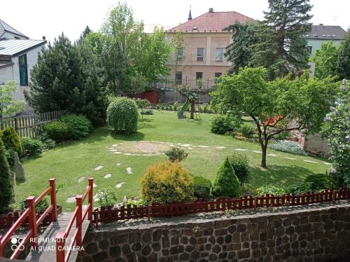 a view of a garden with a retaining wall at Atlantis Apartmán 3 in Klášterec nad Ohří