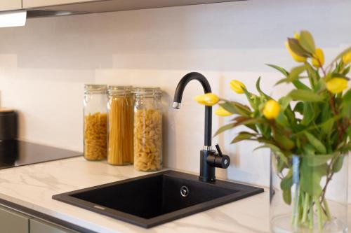 Kuchyň nebo kuchyňský kout v ubytování [150 mt dal mare] FillYourHomeWithLove Apartment