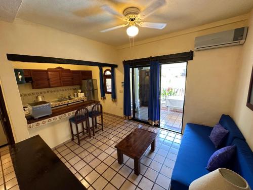 Kuchyň nebo kuchyňský kout v ubytování Vallarta Sun Suites