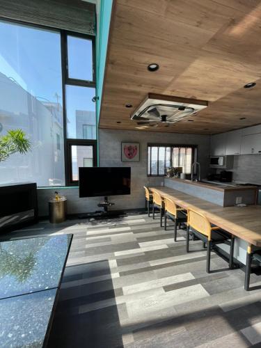 a large dining room with a long table and chairs at 葉山THE TERRACE HOUSE in Hayama