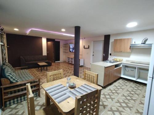 Departamento amplio con cocina y baño privado