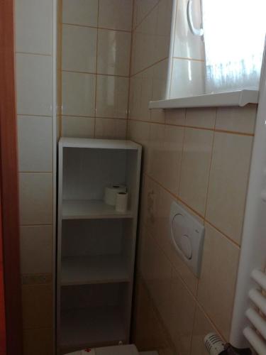 a small bathroom with a toilet and a window at Appartement mit Balkon in Piran