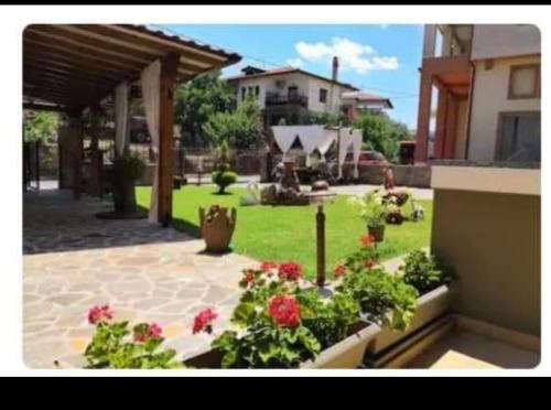 Κήπος έξω από το Eleni's house 3