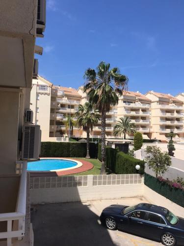 Lovely one bedroom unit with balcony and pool