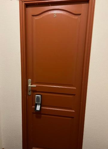 ルルドにあるNotre Dameの木製の扉