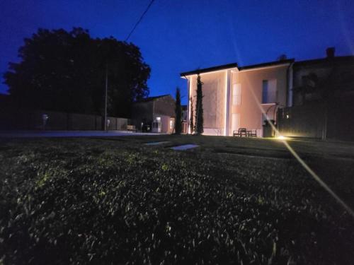 a house with a light on the side of it at night at Sul VenTo del Po in Melara