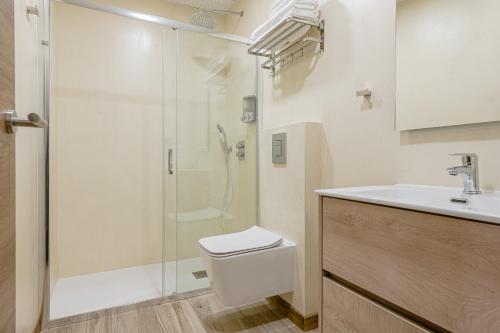 Ένα μπάνιο στο Simone Apartments