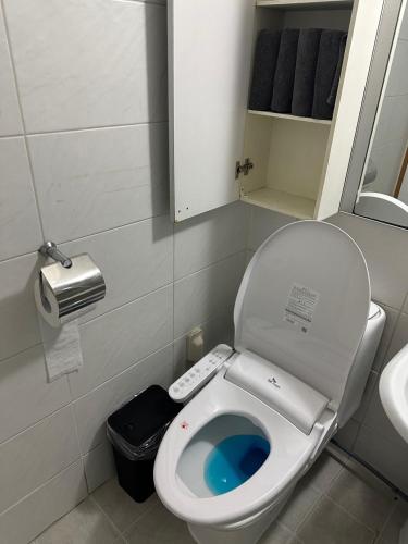 Hongdae Guesthouse 1min from Hongik Uni station Exit #1_3