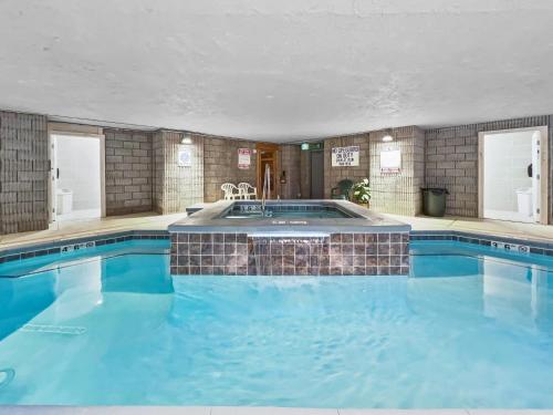 112 Marina Place Condo – Photos 2