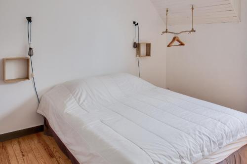 Photo de la galerie de l'établissement Maison pour 7 - Grand jardin - 950m de la plage, à Loctudy