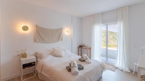 Postel nebo postele na pokoji v ubytování Villa Tres Flores Cómpeta by Ruralidays