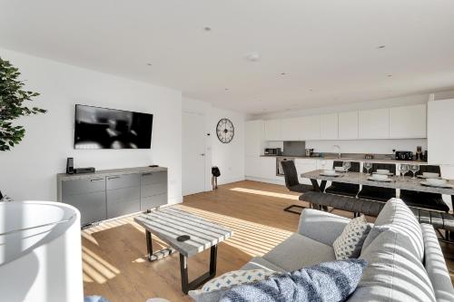 a living room with a couch and a table at 3 Bed- The Pavilion By Pureserviced in Plymouth