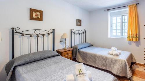 Postel nebo postele na pokoji v ubytování Villa Las Flores Frigiliana by Ruralidays