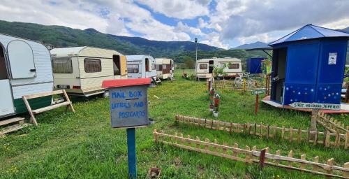 Uma vista da montanha tirada do camping 