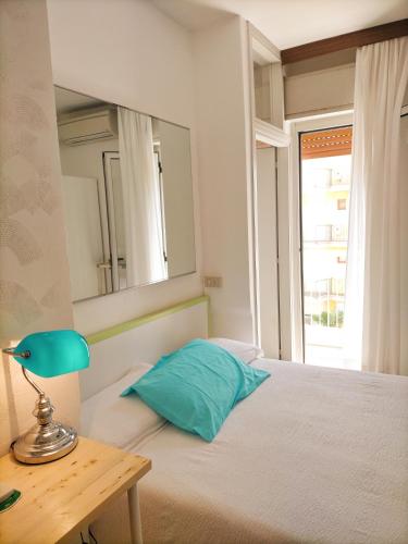 Ένα ή περισσότερα κρεβάτια σε δωμάτιο στο Le Petit Hotel