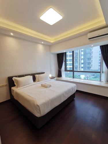 a bedroom with a large bed and a large window at R&F PRINCESS COVE at ANJU in Johor Bahru