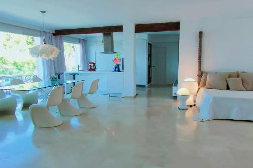 Zdjęcie z galerii obiektu Villa luxueuse avec vue mer w mieście El Campello