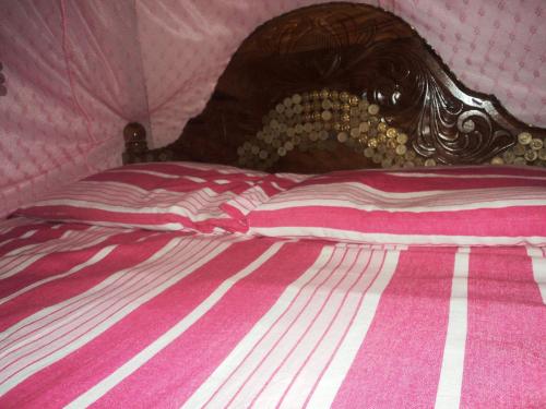 Una cama o camas en una habitación de Robert Inn Dambulla