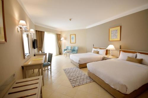 Postel nebo postele na pokoji v ubytování Aurora Oriental Resort Sharm El Sheikh