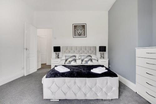 Postel nebo postele na pokoji v ubytování Stunning 2-Bedroom Village Escape in Spennymoor