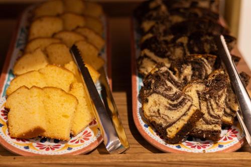 a couple of plates of bread on a table at AP Dona Aninhas in Viana do Castelo
