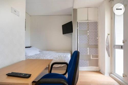 Łóżko lub łóżka w pokoju w obiekcie Medway luxury Retreat free parking, Wi-Fi
