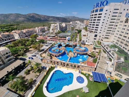 Bazén v ubytování Holiday Primera Linea Magic World nebo v jeho okolí