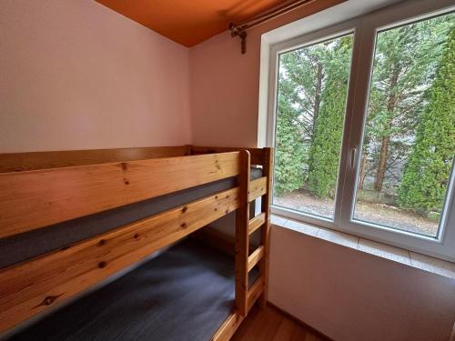 a room with a bunk bed and a window at THERMÁL vendégház in Sárospatak