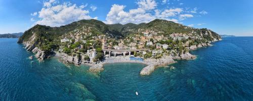 an island in the middle of the water at Una Conchiglia sul Mare Attico vista Portofino in Zoagli