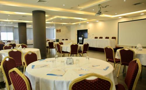 El área de trabajo o centro de convenciones de Caesar Hotel Ramallah