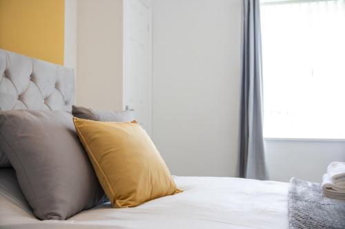 Ένα ή περισσότερα κρεβάτια σε δωμάτιο στο Elegantly 2-Bedroom in Ashington, Sleeps 3