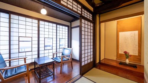 Istumisnurk majutusasutuses Nakamatsuya Ryokan