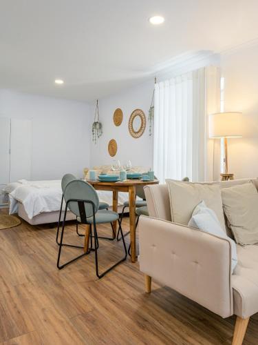 a living room with a couch and a table at Chalet Marias - Parede beach apartments in Parede