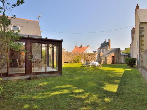 a extension to a house with a garden at Holiday Home Moulin Bastard by Interhome in Le Croisic