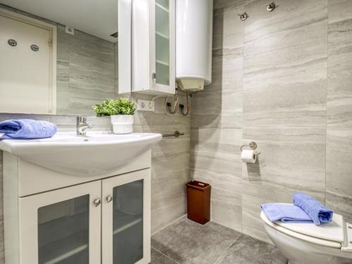 Apartment Platja de Roses-1 by Interhome