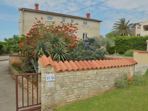 Κήπος έξω από το Holiday Home Franko 1 by Interhome