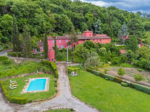 an aerial view of a house with a garden and a swimming pool at Holiday Home L'Orlo del Bosco by Interhome in Levane