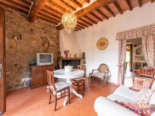 Μια τηλεόραση ή/και κέντρο ψυχαγωγίας στο Holiday Home Alighiero II by Interhome