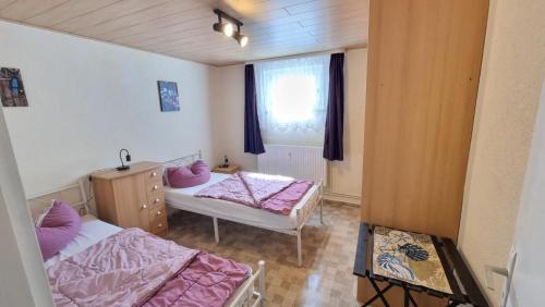 Postel nebo postele na pokoji v ubytování Ferienwohnung „Ostsee“ über zwei Etagen in Ückeritz