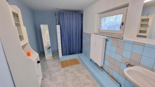 Koupelna v ubytování Ferienwohnung „Ostsee“ über zwei Etagen in Ückeritz