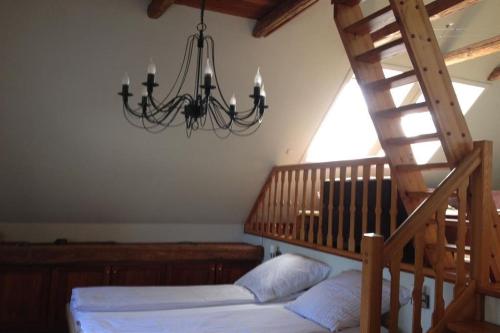 Postel nebo postele na pokoji v ubytování Ferienwohnung "Alte Schule Bollersen"