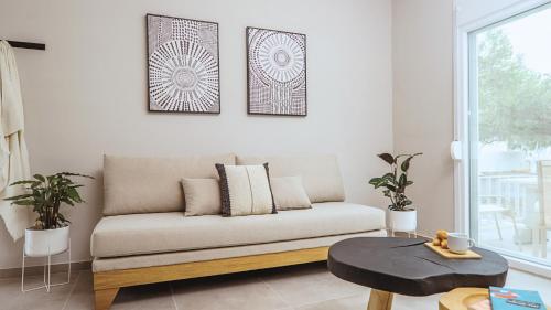 A seating area at Fata Morgana Studios & Apartments