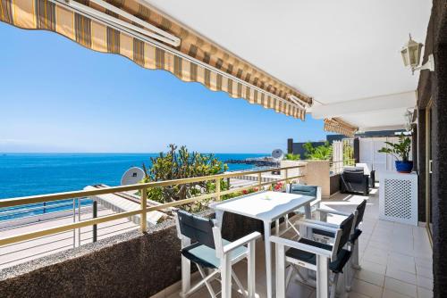 Spacious apart with large terrace,5 min beach