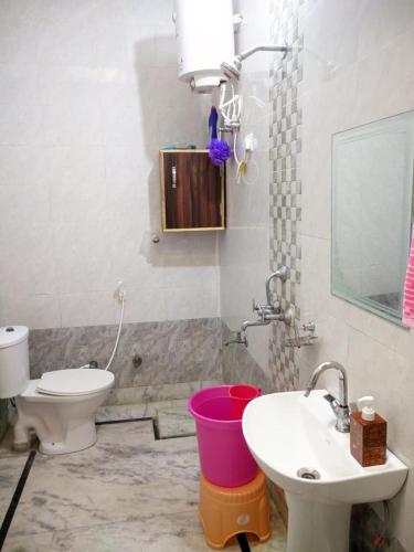 a bathroom with a toilet and a sink at Kridha holidays homestay with kitchen in Vrindāvan