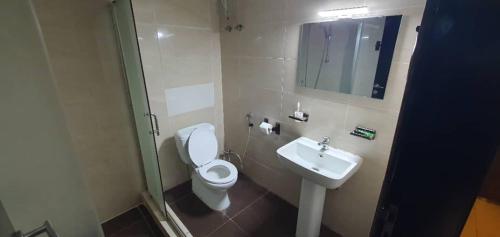 a bathroom with a toilet and a sink at Hotel Belle Vie in Kinshasa