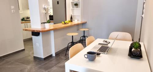 Cozy & modern apartment near Panathenaic Stadium